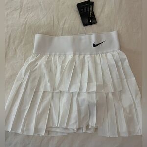 Nike white Tennis skirt- size Small